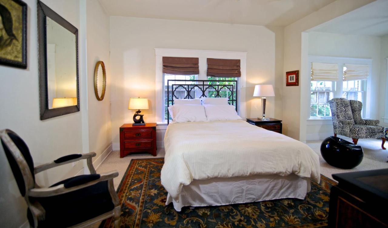 Refuge In The Heart Of Montrose Apartment Houston Exterior photo