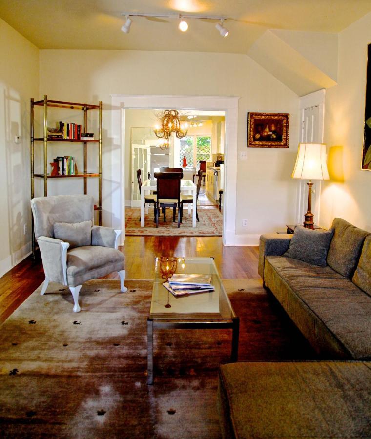 Refuge In The Heart Of Montrose Apartment Houston Exterior photo