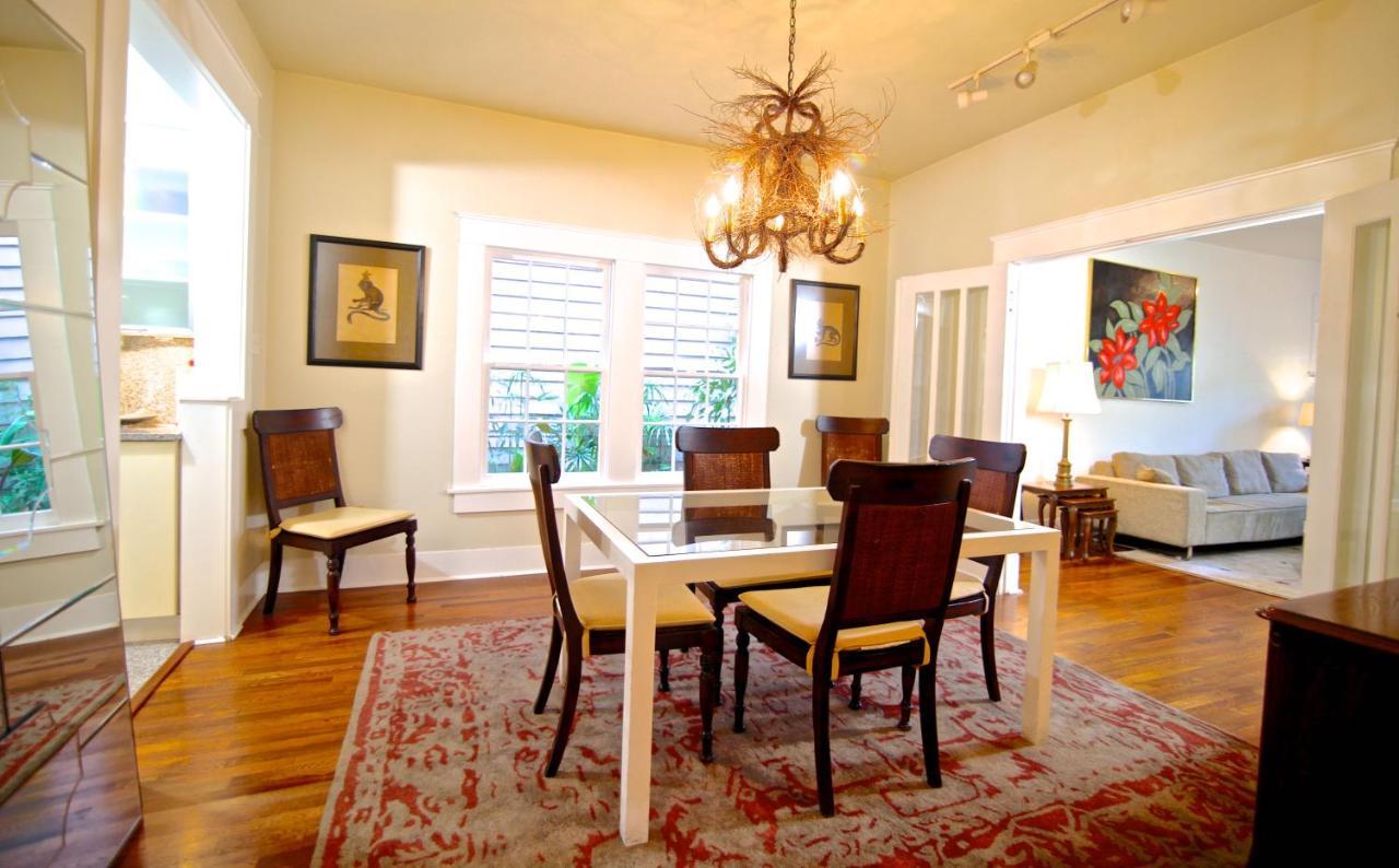 Refuge In The Heart Of Montrose Apartment Houston Exterior photo